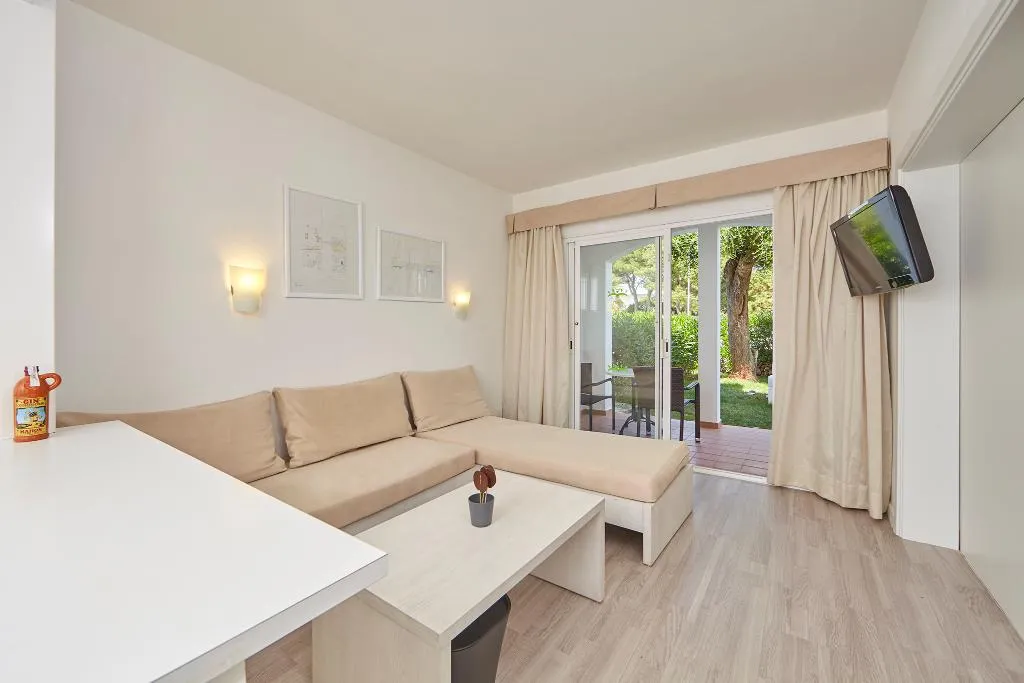 Room, Prinsotel la Caleta Apts., Menorca