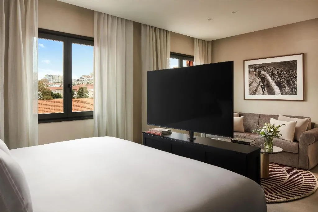 JUNIOR SUITE WITH VIEWS Room, Tivoli Kopke Porto Gaia Hotel, Porto