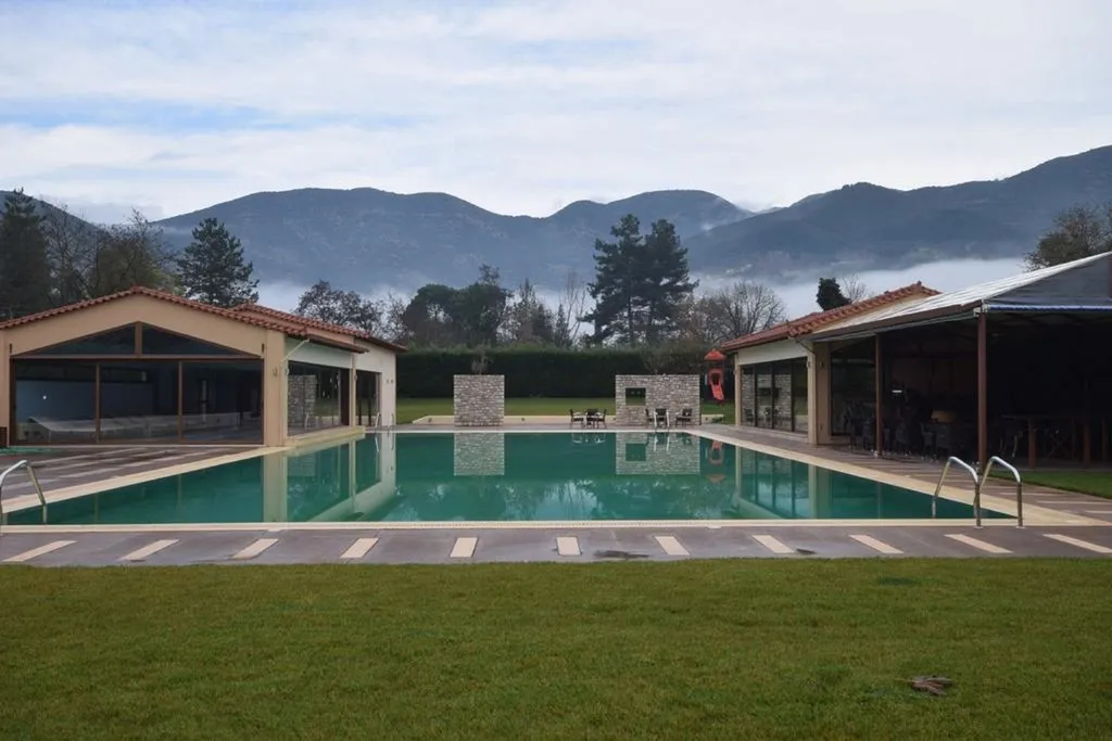 Pool, Mont Helmos, Athens