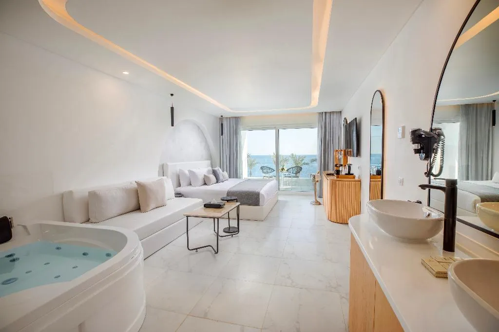 DOUBLE DELUXE WITH JACUZZI Room, White Hills Resort, Red Sea Riviera