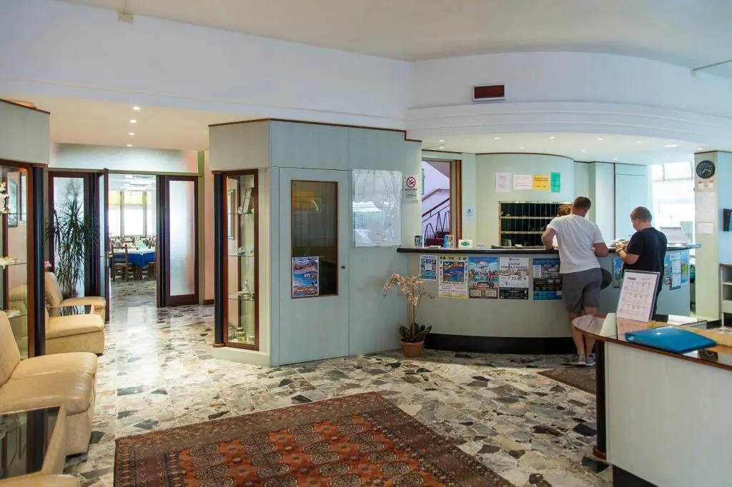 Lobby, Touring, Venice