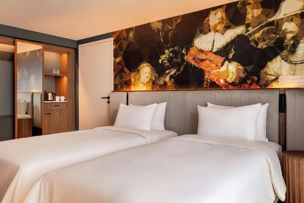 TWIN STANDARD Room, Renaissance Amsterdam Hotel, Amsterdam
