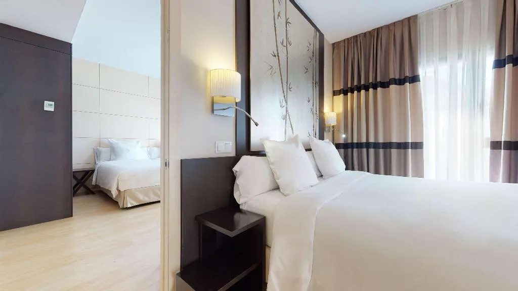 Room, Radisson RED Madrid, Madrid