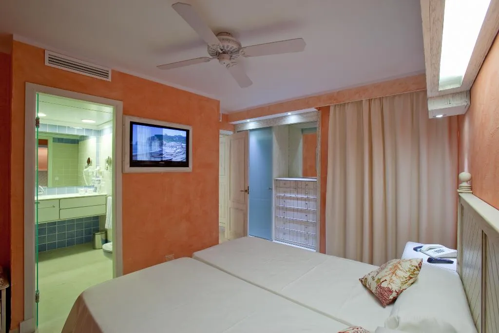APARTMENT CAPACITY 3 TWO BEDROOMS Room, Royal Son Bou Family Club, Menorca
