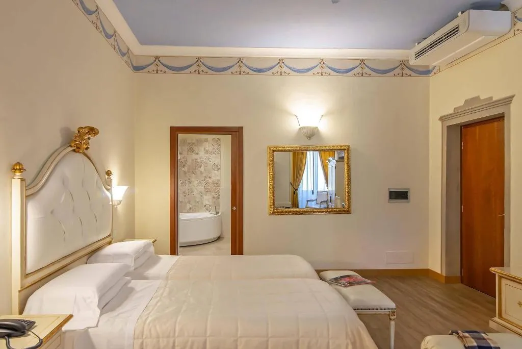 QUADRUPLE STANDARD Room, Porta Faenza, Florence