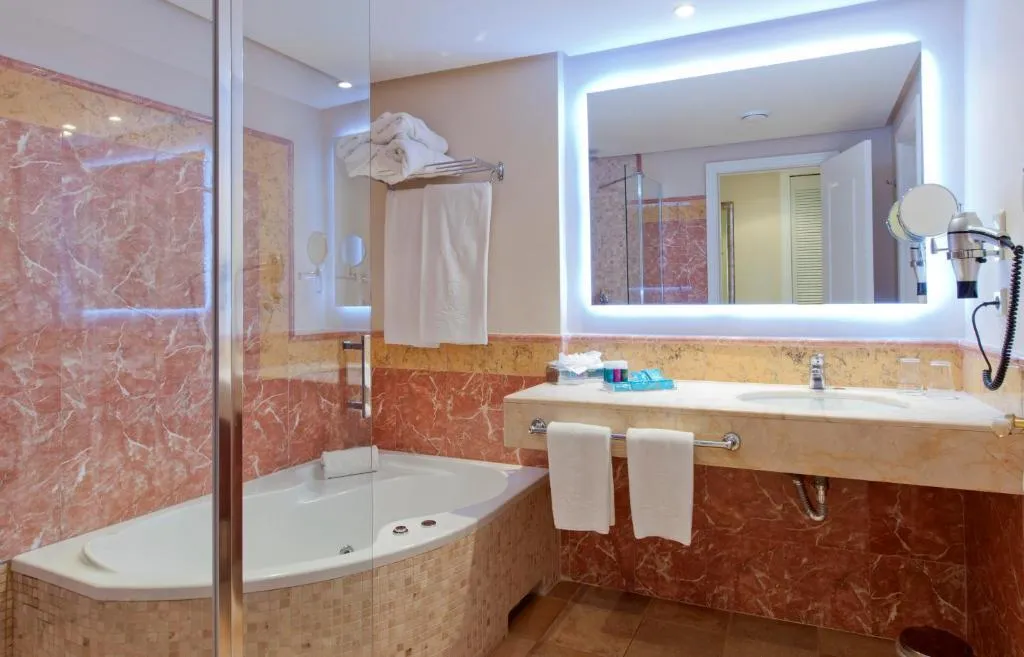 JUNIOR SUITE SUPERIOR Room, Lago Garden Apart-suites & Spa Hotel, Majorca