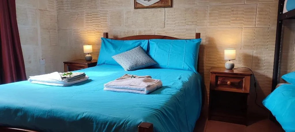 Room, Grotto's Paradise B&B, Gozo