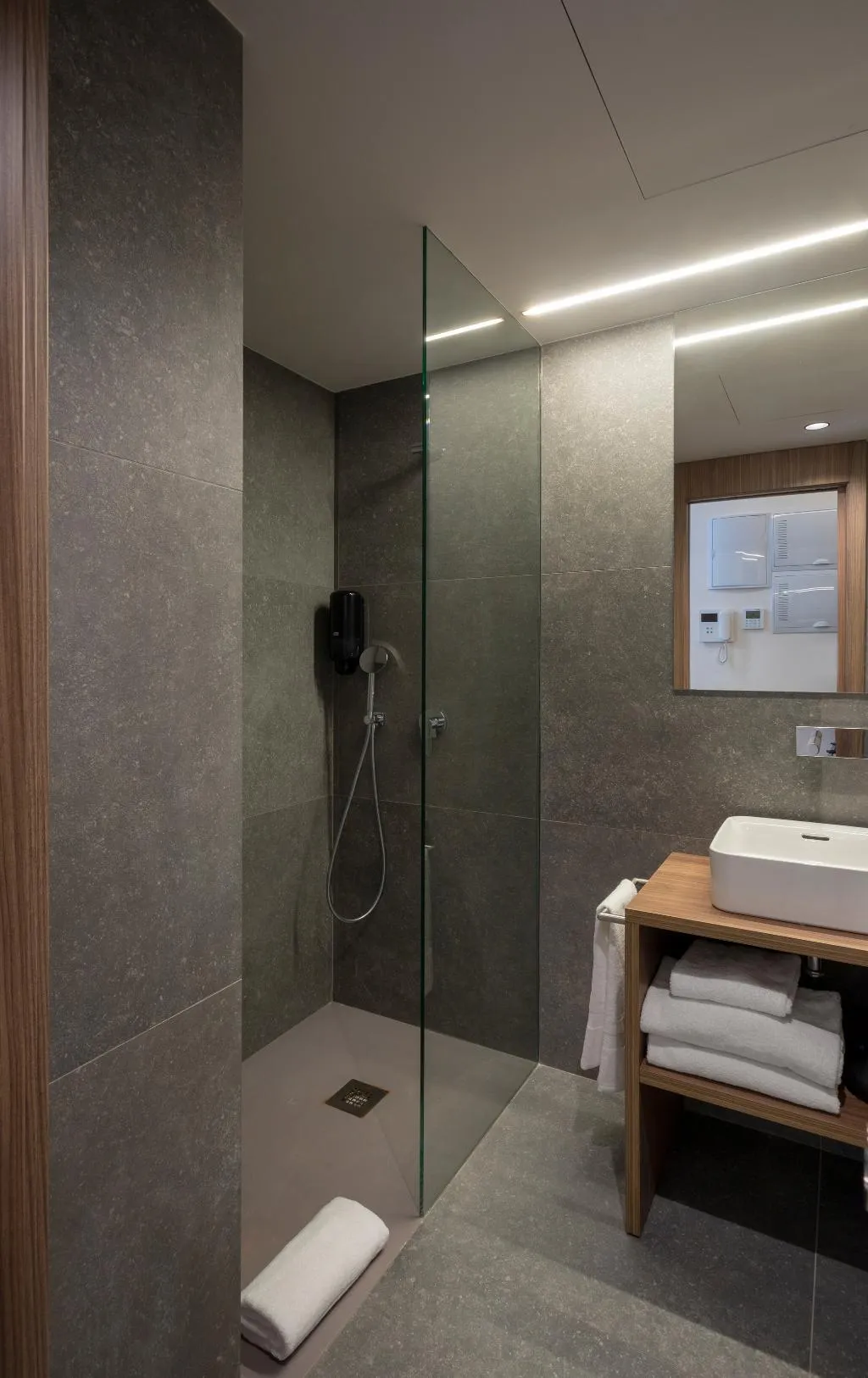 APARTMENT DUPLEX Room, Dau Studios, Valencia