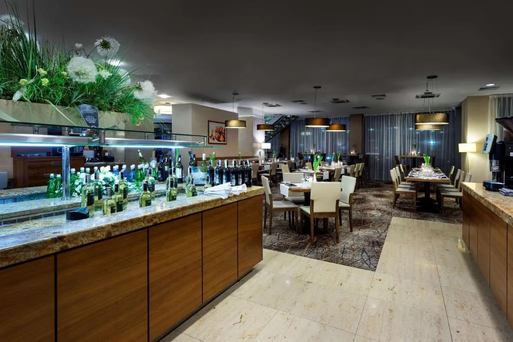 Restaurant, Hilton Garden Inn Krakow, Krakow