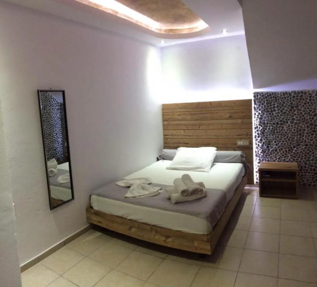 Double or Twin STANDARD Room, Villa Livadaros, Santorini