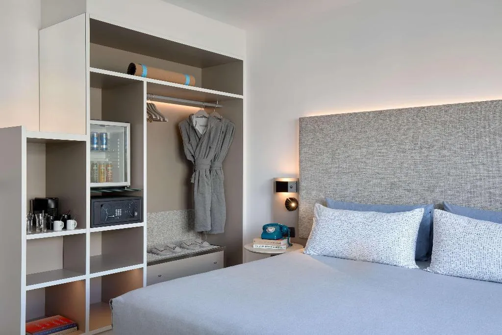 JUNIOR SUITE STANDARD Room, INNSiDE by Meliá Barcelona Apolo, Barcelona