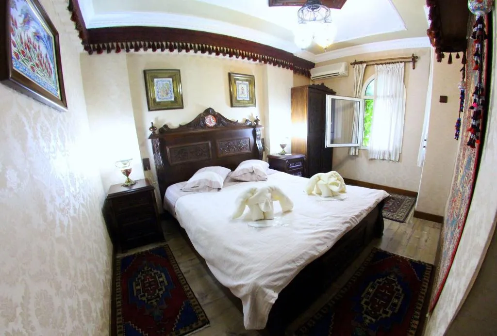 Room, Nilya, Izmir