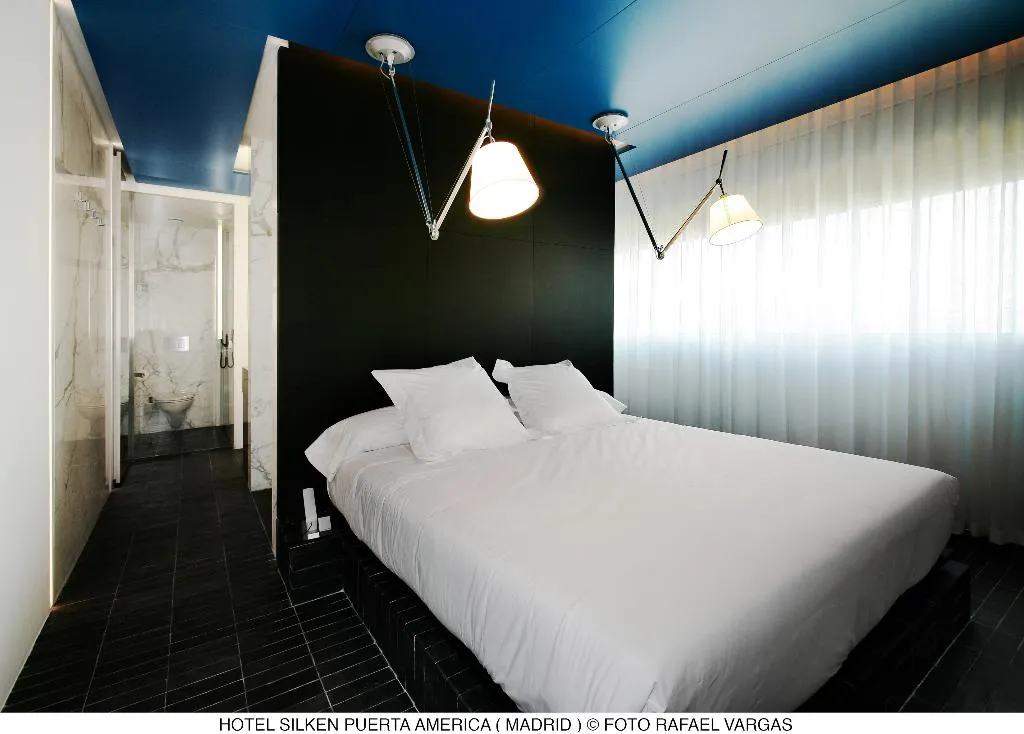JUNIOR SUITE CAPACITY 1 Room, Puerta America Madrid, Madrid