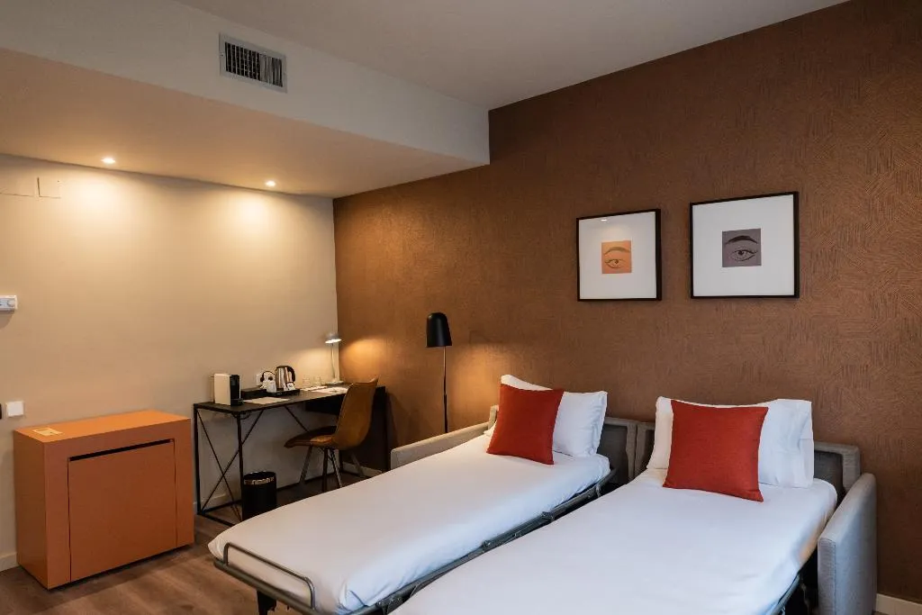 QUADRUPLE STANDARD Room, Atenea Rekord Suites, Barcelona