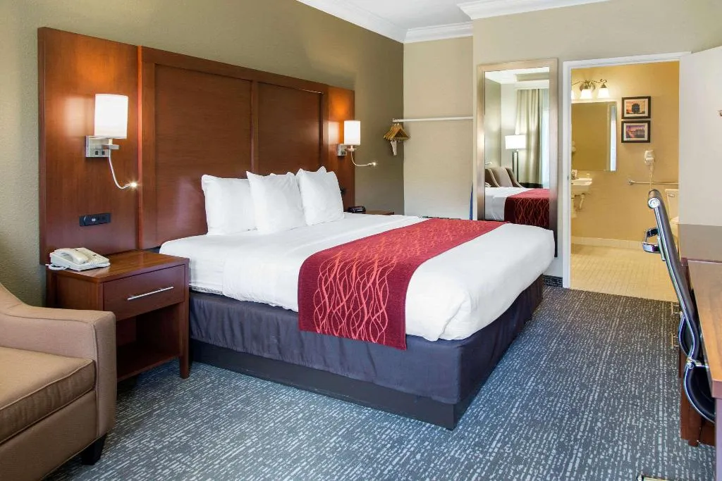 DOUBLE KING SIZE BED Room, Comfort Inn and Suites San Francisco Airport North, San Francisco, California