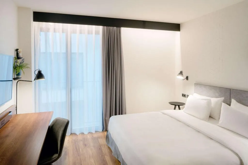 DOUBLE INNER-KING SIZE BED Room, Radisson Blu 1882 Hotel, Barcelona Sagrada Familia, Barcelona