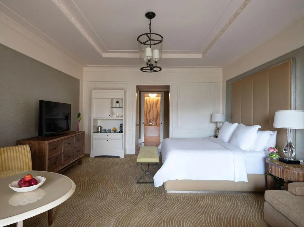 Room, Four Seasons Resort Dubai at Jumeirah Beach, Dubai
