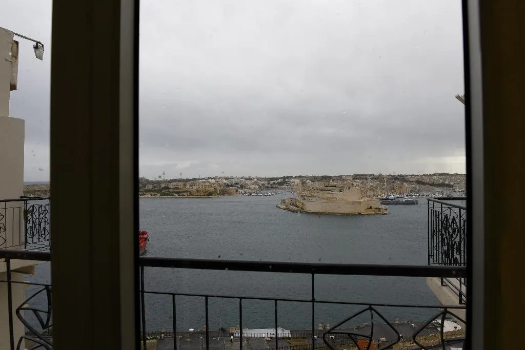 TRIPLE SEA VIEW Room, British Hotel, Malta