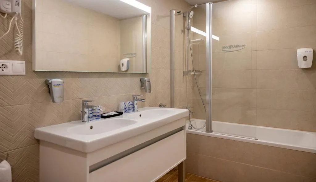 JUNIOR SUITE STANDARD Room, Medplaya Calypso, Costa Dorada