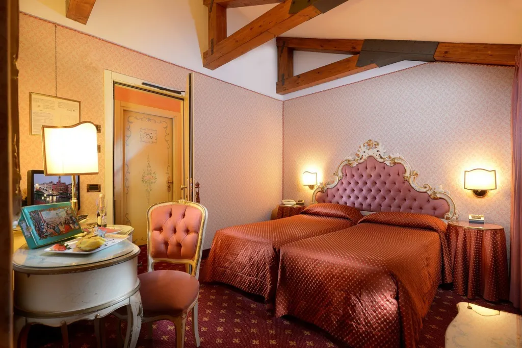 TRIPLE CLASSIC Room, Rialto Hotel, Venice