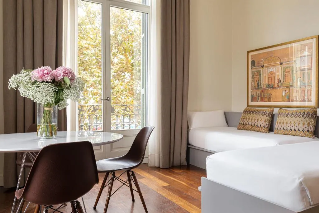 FAMILY ROOM QUEEN SIZE BED Room, Duquesa Suites, Barcelona