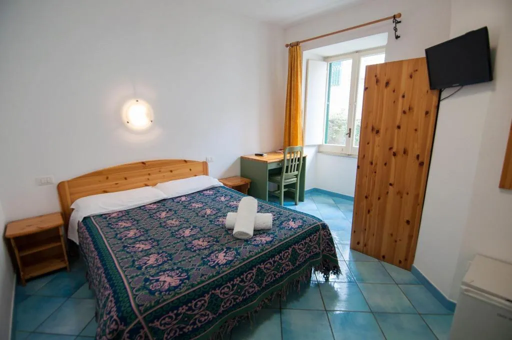 Room, Albergo Macrì, Naples