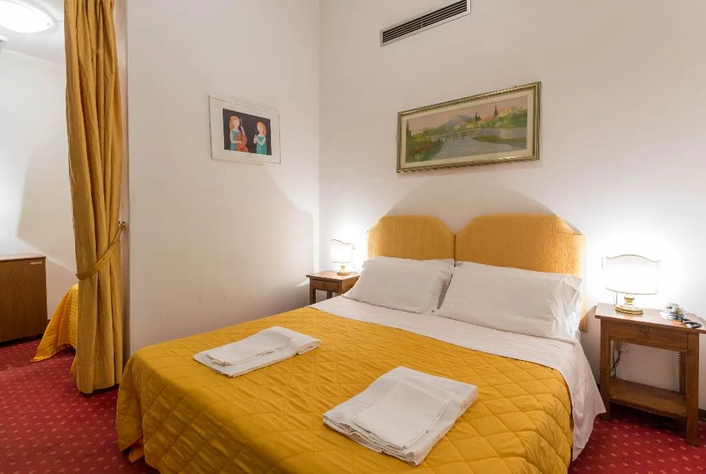 QUADRUPLE CLASSIC Room, Hotel Rex, Florence