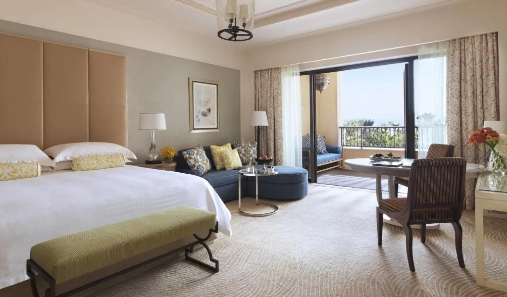 DOUBLE DELUXE KING BED Room, Four Seasons Resort Dubai at Jumeirah Beach, Dubai