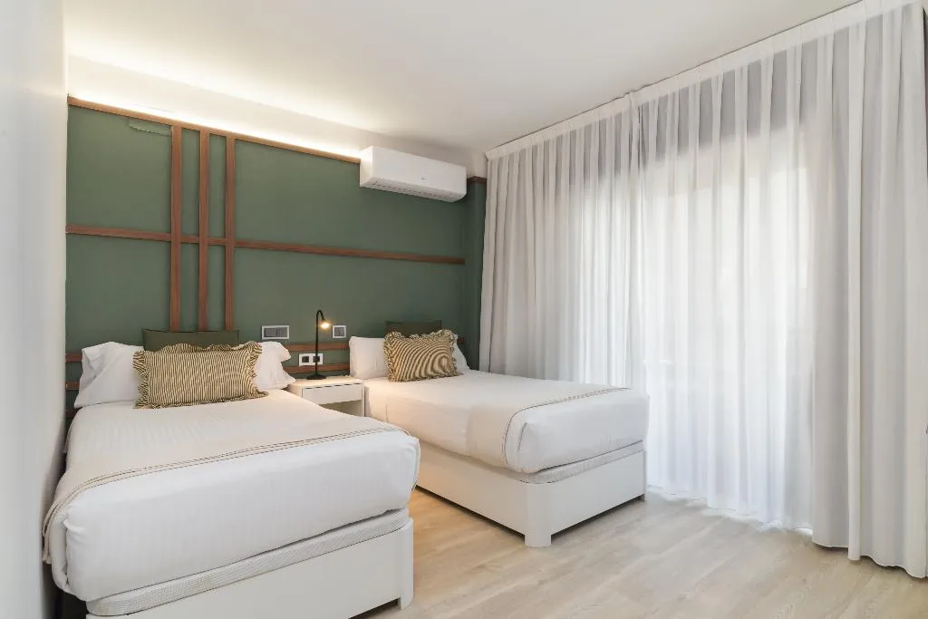JUNIOR SUITE WITH BALCONY Room, Roisa Hostal Boutique, Madrid
