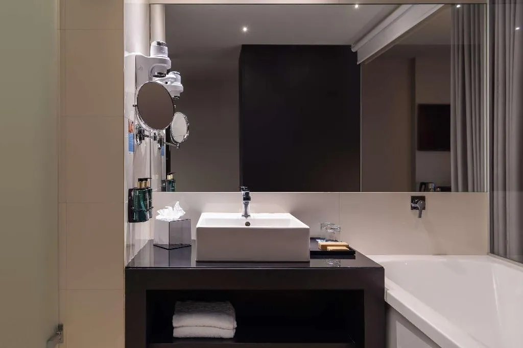 DOUBLE DELUXE PREMIUM Room, Melia Lisboa Aeroporto, Lisbon