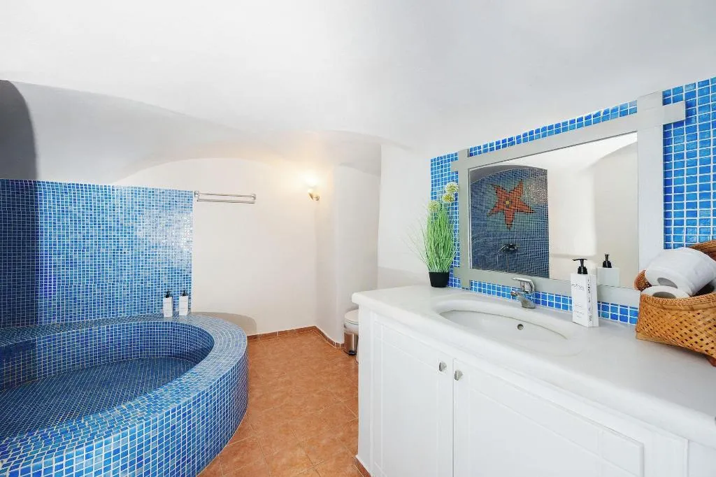 Room, Kastro Suites, Santorini