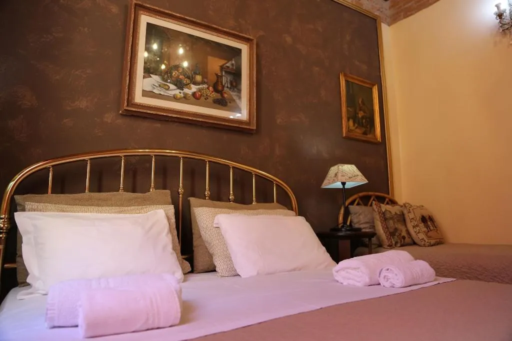 Room, Riverbanks, Florence