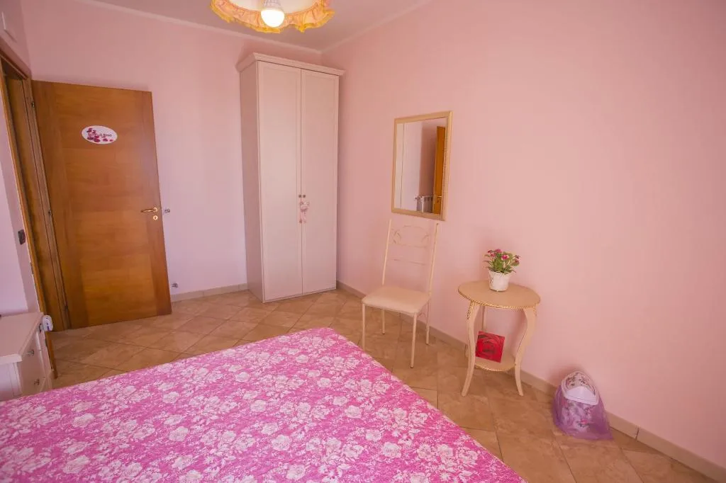 Room, Sanfralù, Naples
