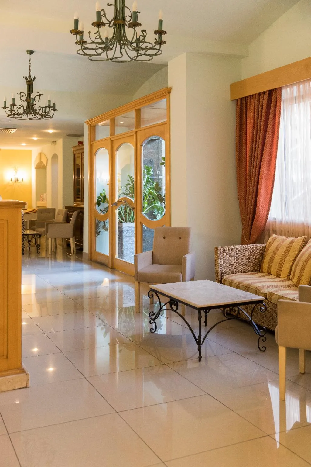 Lobby, Sunflower, Malta
