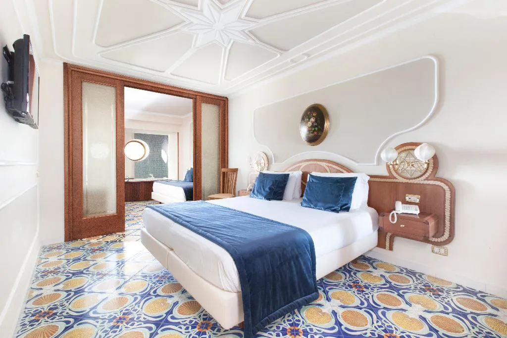 JUNIOR SUITE STANDARD Room, Alimuri Bay Resort, Naples