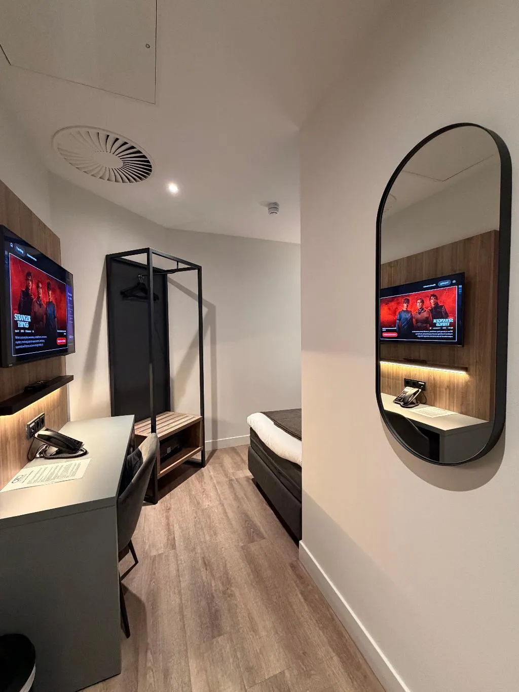 SINGLE STANDARD Room, OZO Hotels Antares Amsterdam Schiphol Airport, Amsterdam