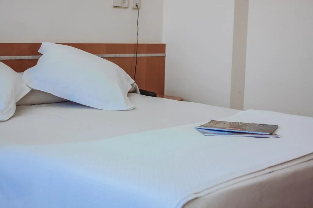SINGLE WITH BALCONY Room, Ancora, Costa Brava