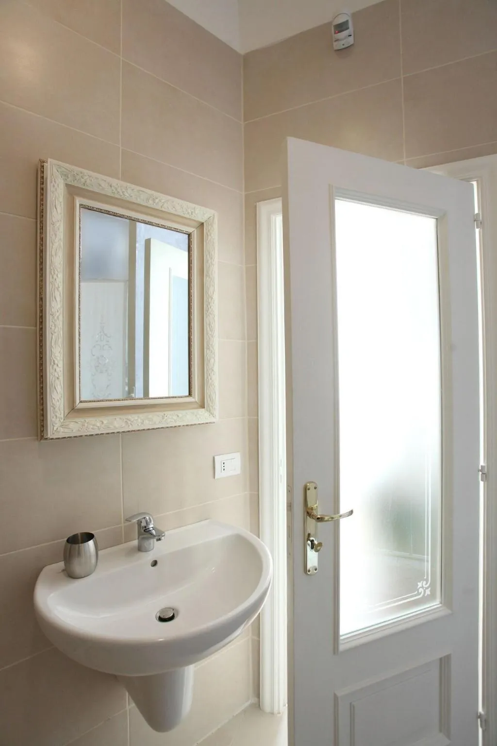 Room, Napolipietrasanta, Naples