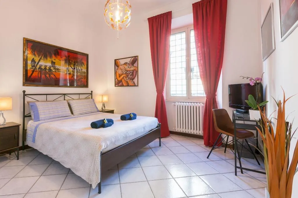 Room, B&B New Liberty in Rome, Naples