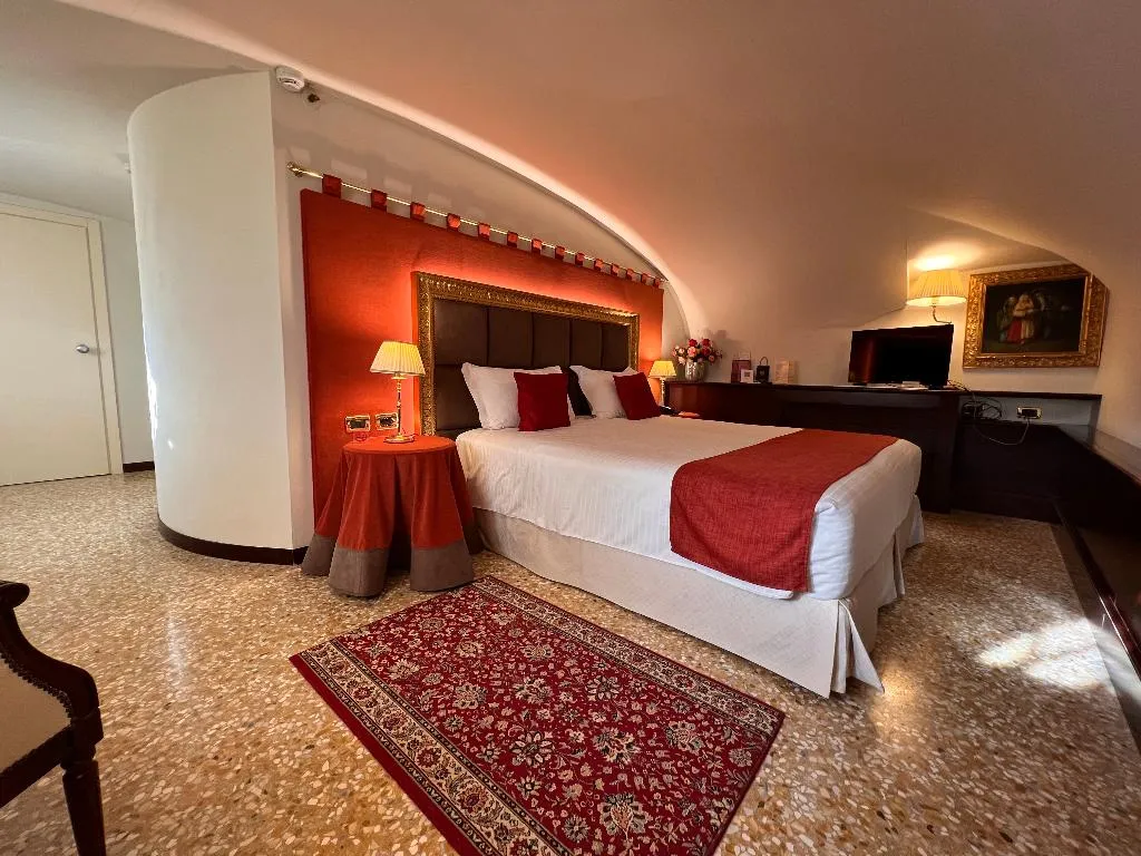 DOUBLE Accessible Room, Ruzzini Palace, Venice