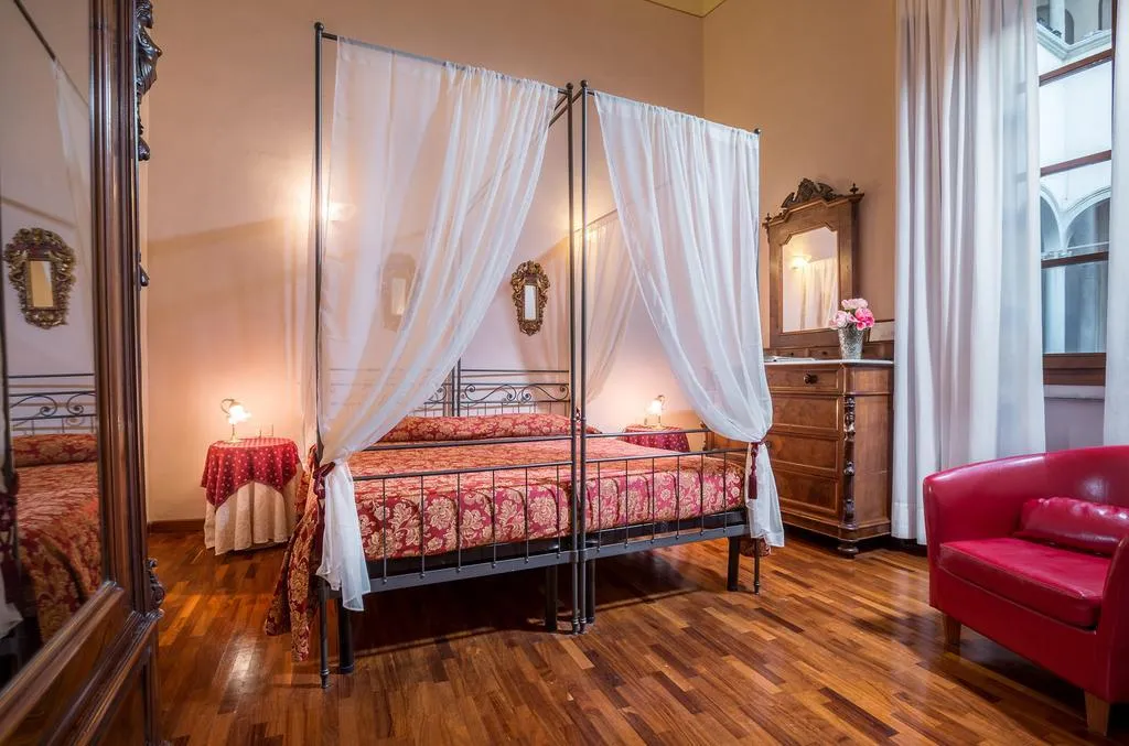 TWIN CLASSIC Room, Torre Guelfa Palazzo Acciaiuoli, Florence