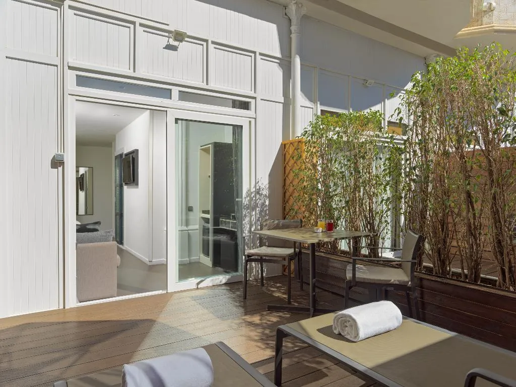 DOUBLE SUPERIOR WITH TERRACE Room, H10 Catalunya Plaza-Boutique Hotel, Barcelona