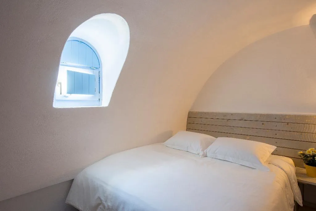 JUNIOR SUITE STANDARD Room, Earino Suites and Villas, Santorini