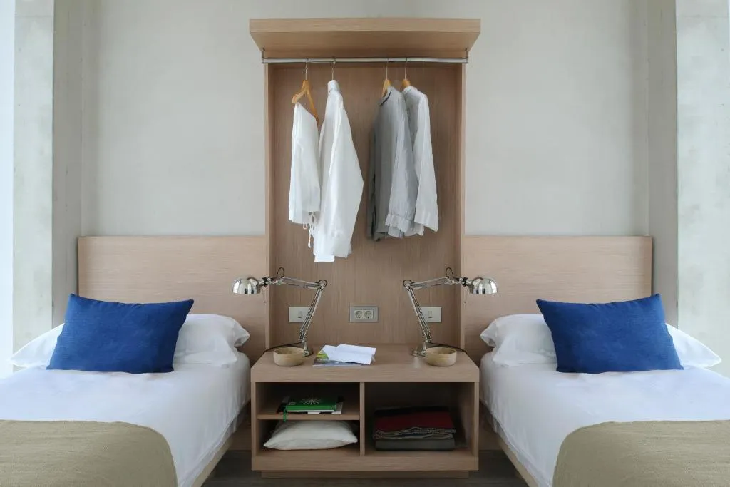 APARTMENT STANDARD Room, Eric Vokel Amsterdam Suites, Amsterdam