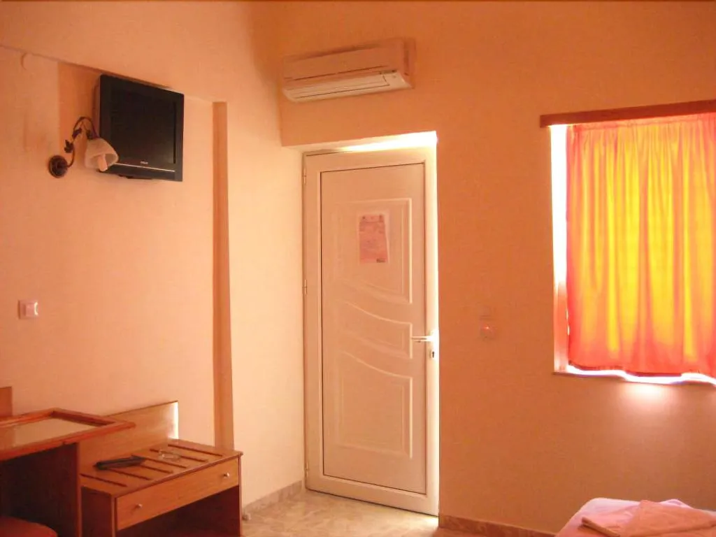 Room, Baladinos Apartments, Crete