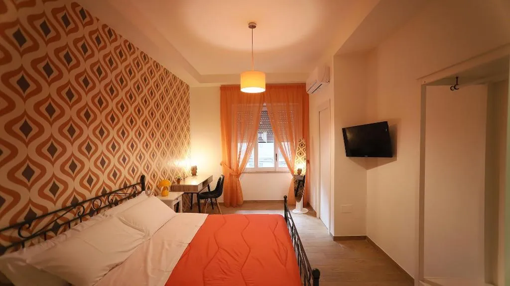 Room, 1970 Rooms, Naples