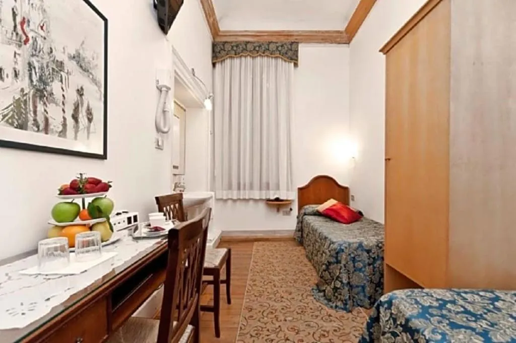 TWIN WITH SHARED BATHROOM Room, Alla Fava, Venice