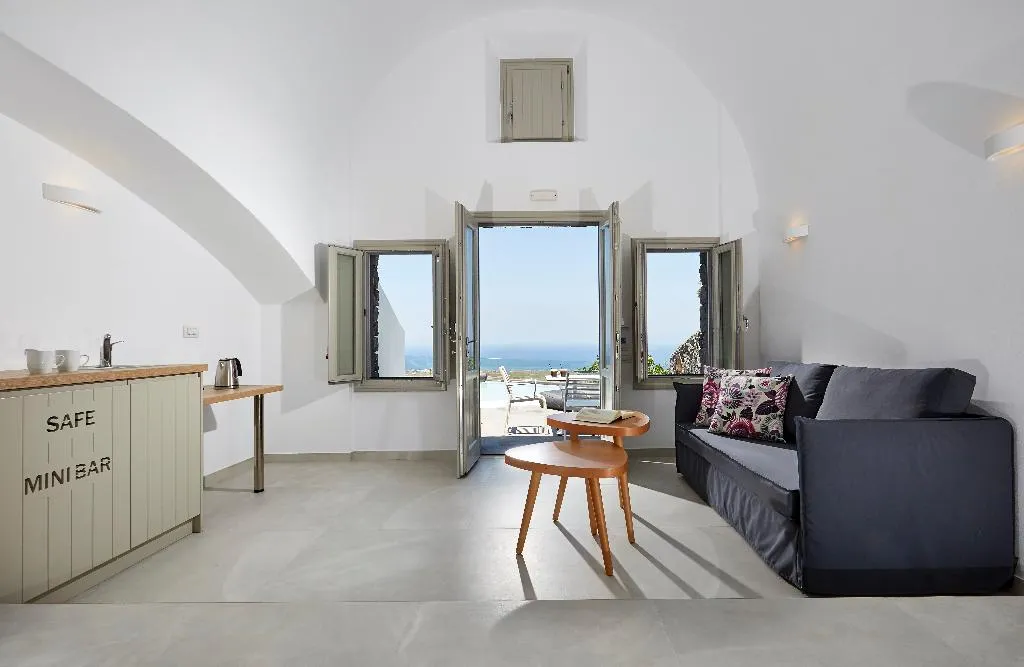 SUITE WITH JACUZZI Room, Aperanto Suites, Santorini