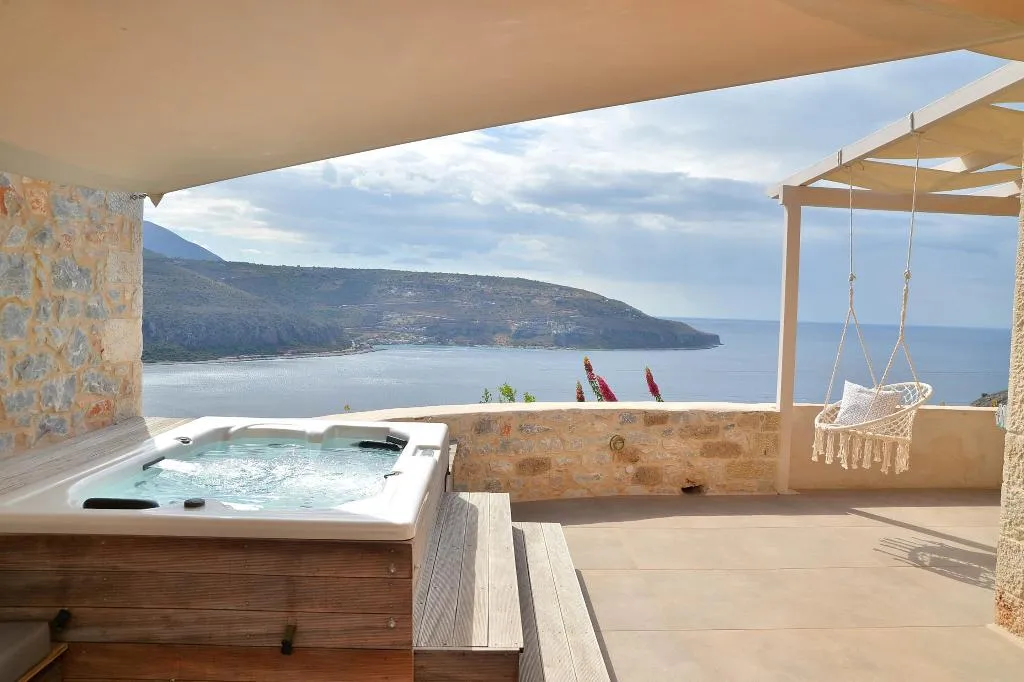 SUITE WITH JACUZZI Room, Akrolithi Boutique Hotel & Suites, Kalamata