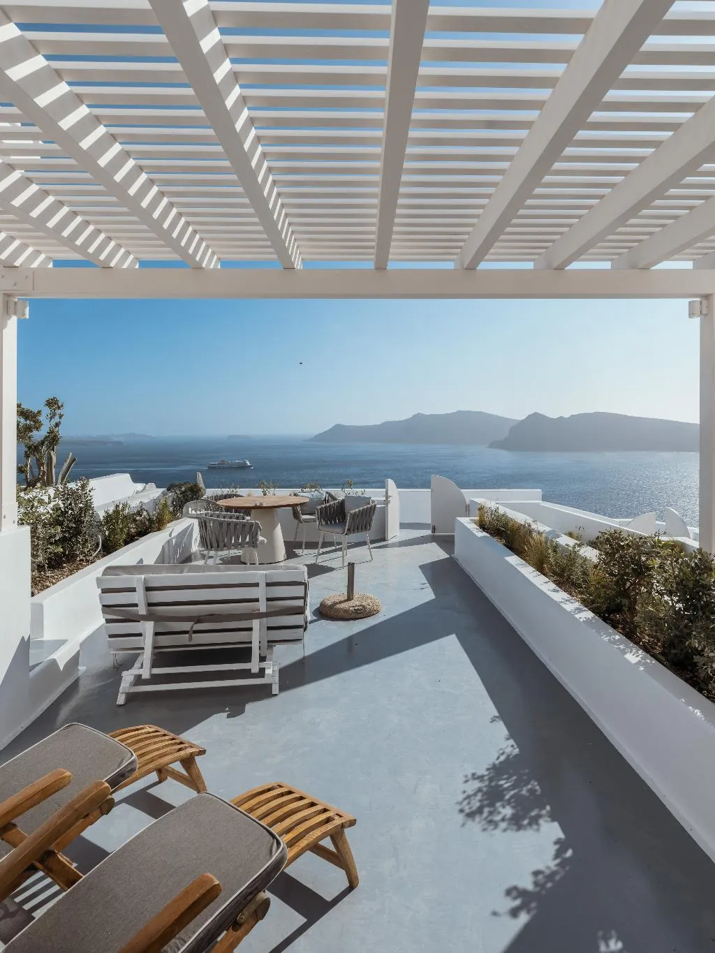 HOUSE WITH JACUZZI Room, IKIES Santorini, Santorini